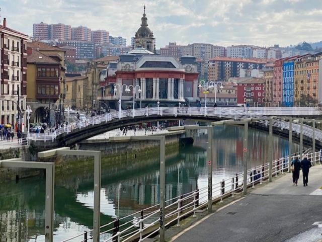 Piso De Diseno Con Vistas A La Ria. Apartment Bilbao Luaran gambar